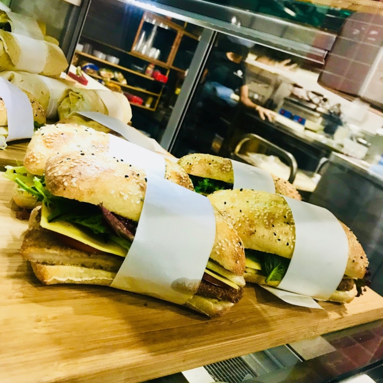 Under Offer Must be Quick 5 Day Cafe Under Semi Management North