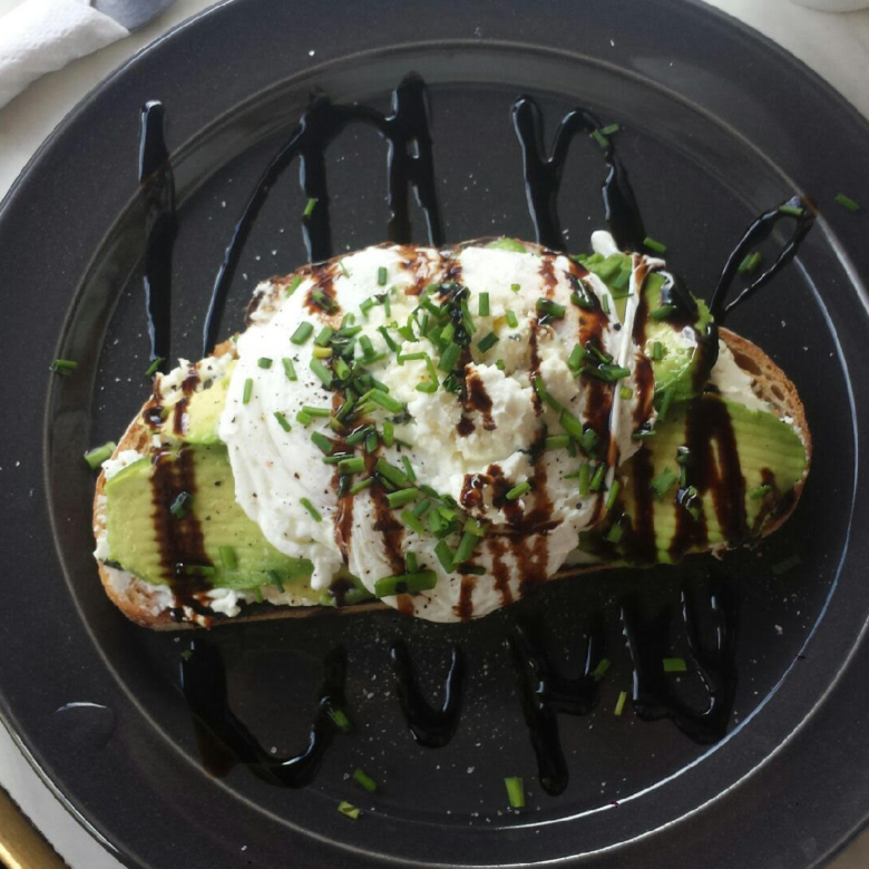 Busy Cafe - Eastern Suburbs - Over sized well equipped Kitchen with 2 bed Apartment