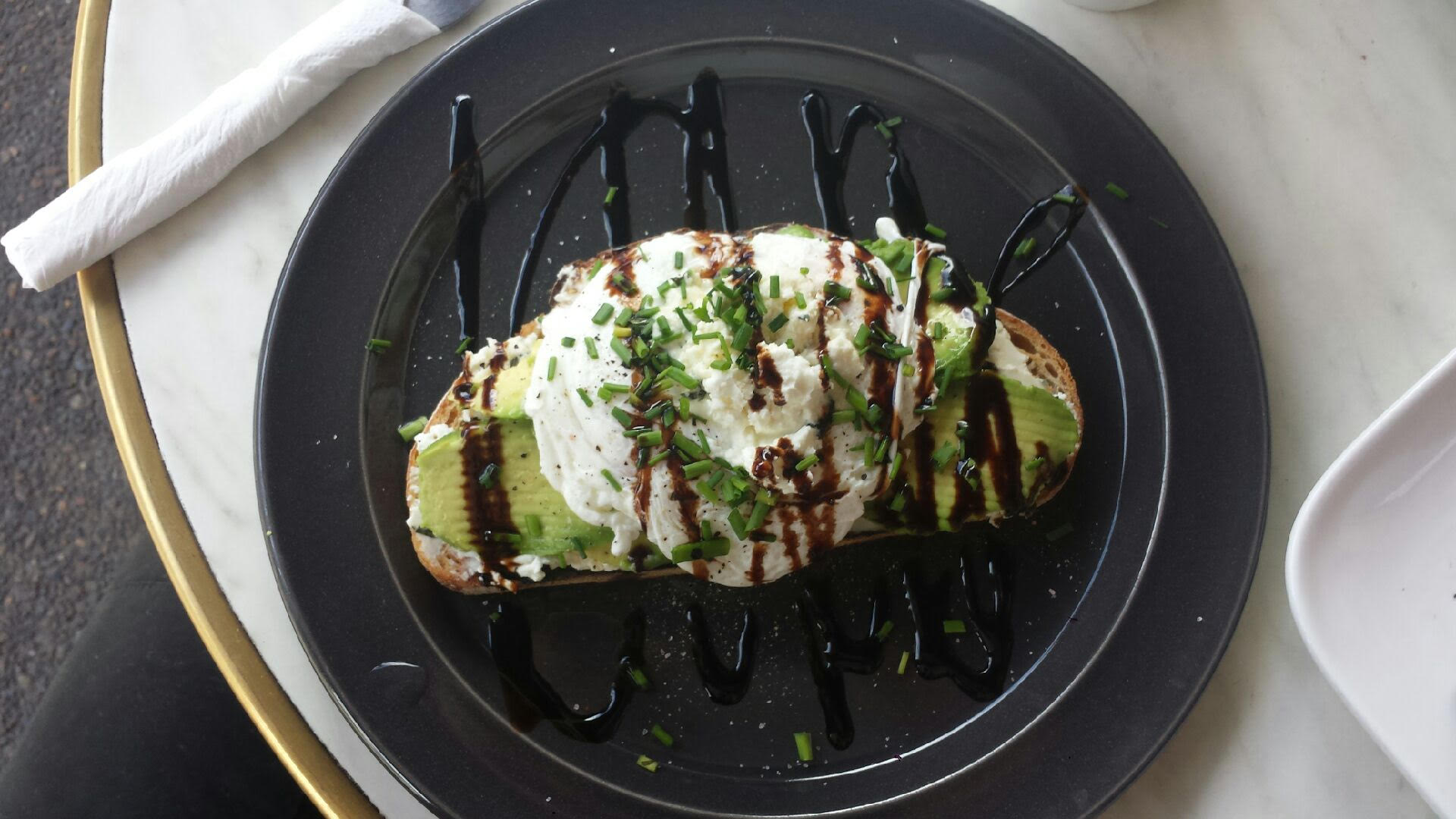 Busy Cafe – Eastern Suburbs – Over sized well equipped Kitchen with 2 bed Apartment Busy Cafe - Eastern Suburbs - Over sized well equipped Kitchen with 2 bed Apartment